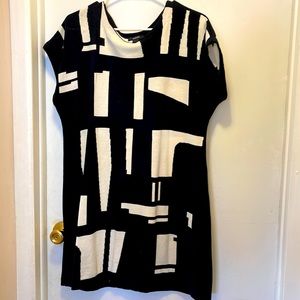 Elegant black and off white 100% cotton dress by ALFANI.